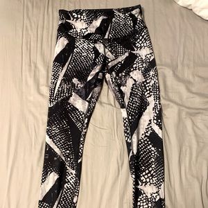 Lululemon Black, White and Silver Leggings
